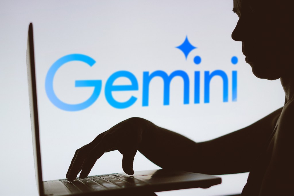 تطلق Google Gemini في Android Studio للمساعدة في البرمجة